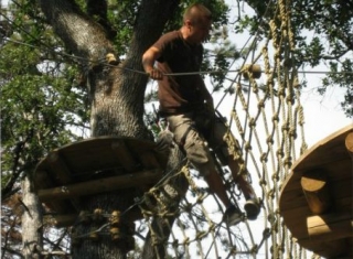 Aventure dans les arbres a Greoux les Bains